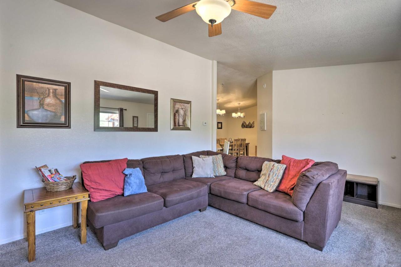 Rustic Retreat Moab Townhome With Grill And Fire Pit Luaran gambar